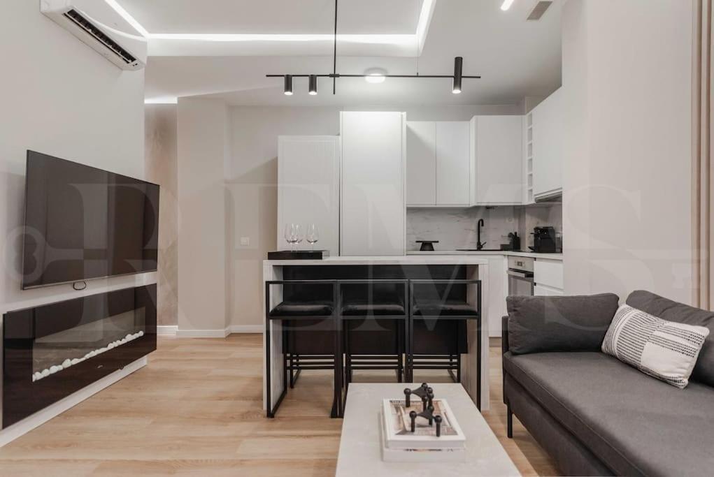 Contemporary Minimalist Apartment By Rems Málaga Exteriör bild