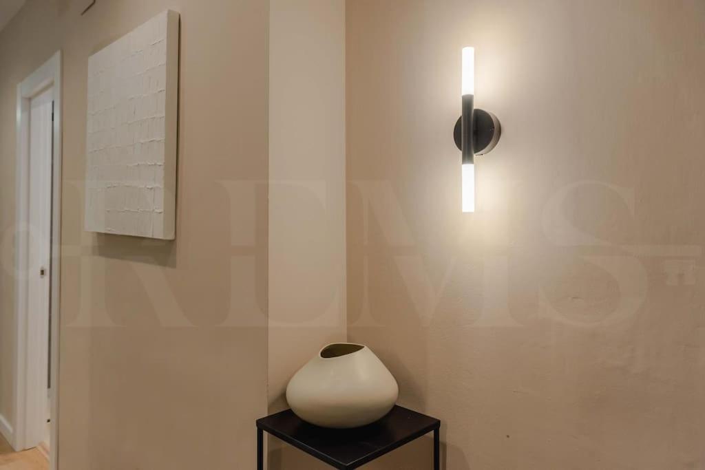 Contemporary Minimalist Apartment By Rems Málaga Exteriör bild