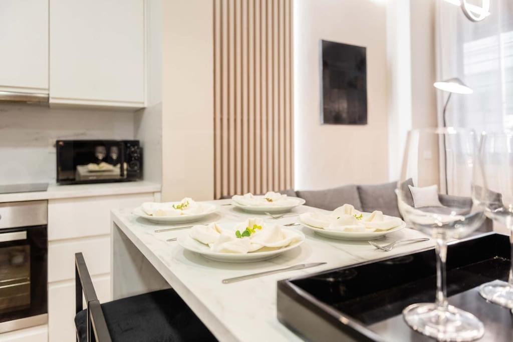 Contemporary Minimalist Apartment By Rems Málaga Exteriör bild