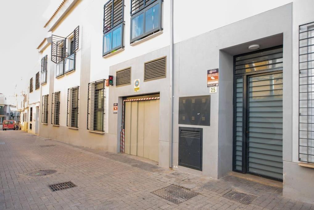 Contemporary Minimalist Apartment By Rems Málaga Exteriör bild