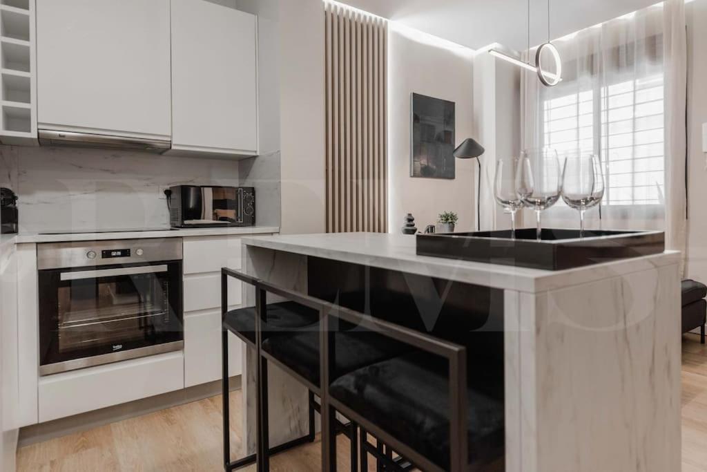 Contemporary Minimalist Apartment By Rems Málaga Exteriör bild