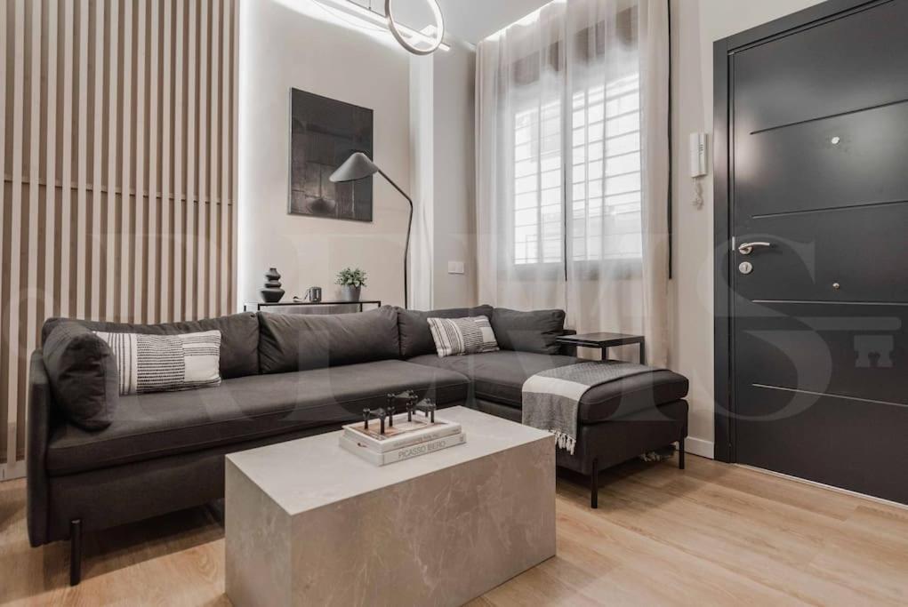 Contemporary Minimalist Apartment By Rems Málaga Exteriör bild