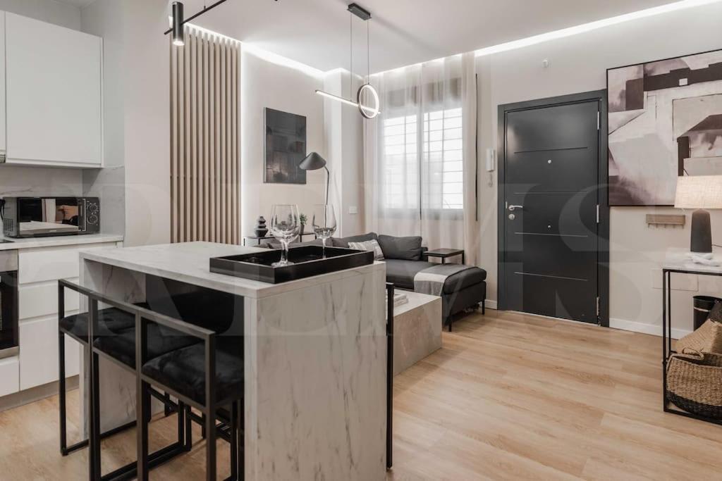 Contemporary Minimalist Apartment By Rems Málaga Exteriör bild