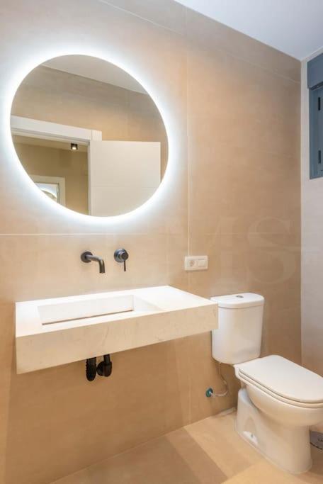 Contemporary Minimalist Apartment By Rems Málaga Exteriör bild